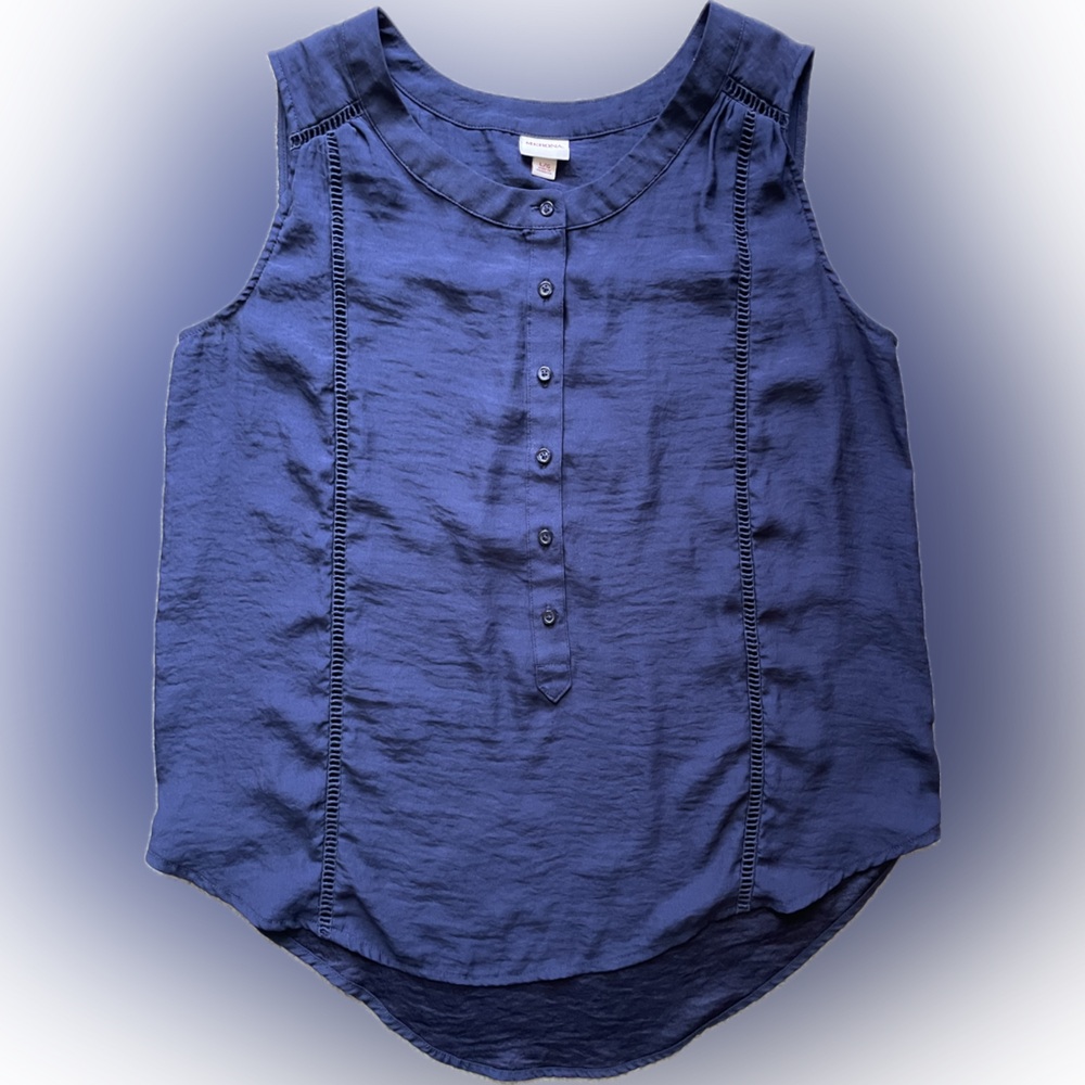 Sleeveless MERONA 3/4 button up blouse with square vent hole detail throughout L